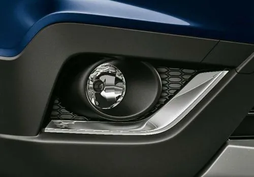 S-cross front fog lamp with chrome detailing